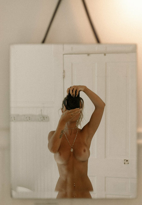 young onlyfans hot sexy pics