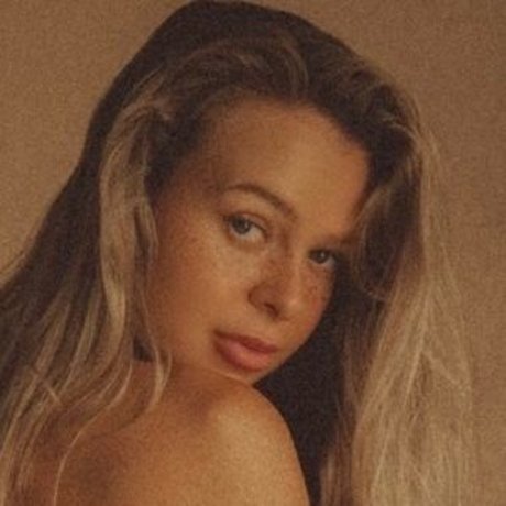 rayanneBTS star erotic pics