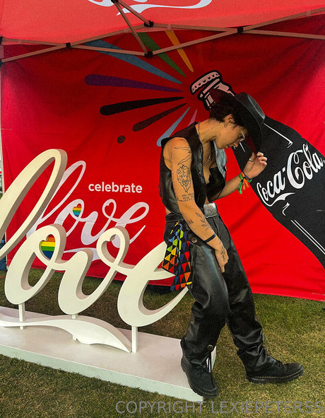 busty mom onlyfans hd pic