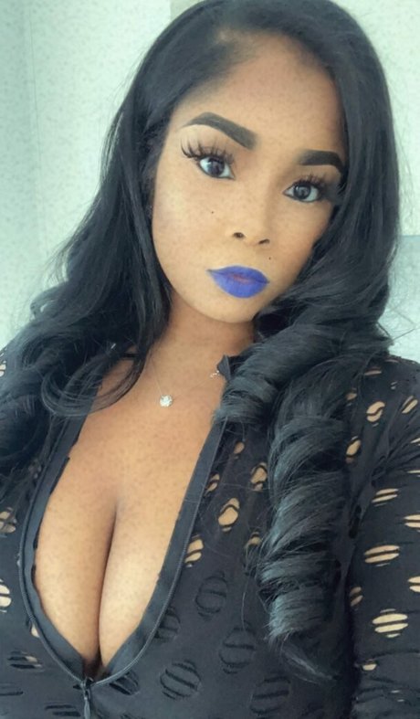 TrueBeauty334 erotic actress photo