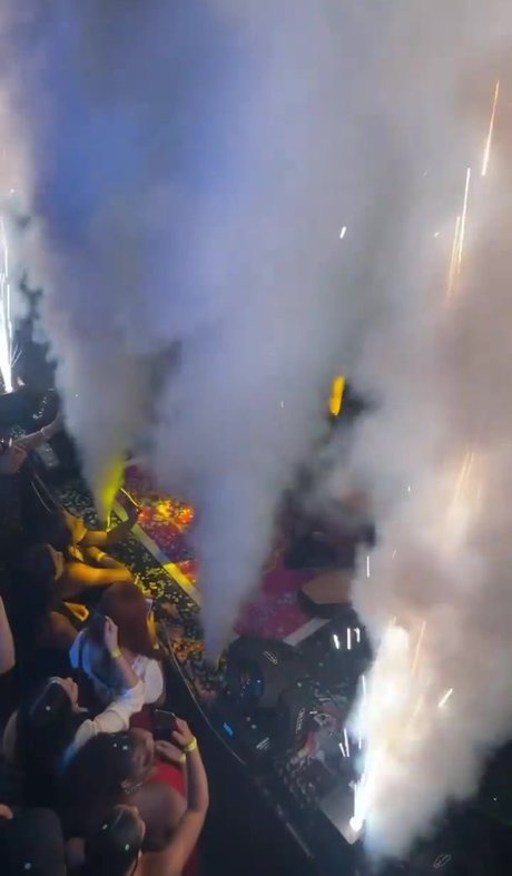 Lara Silva model top photo