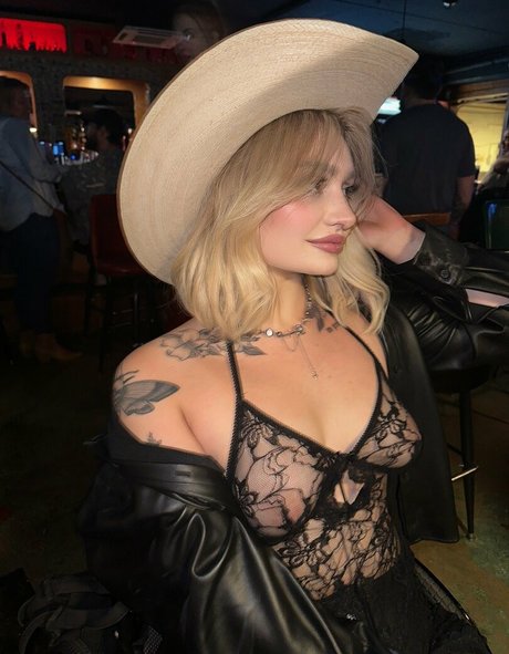 karleexrosee adult model photo