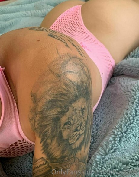 Siobhanuncensored erotic model images