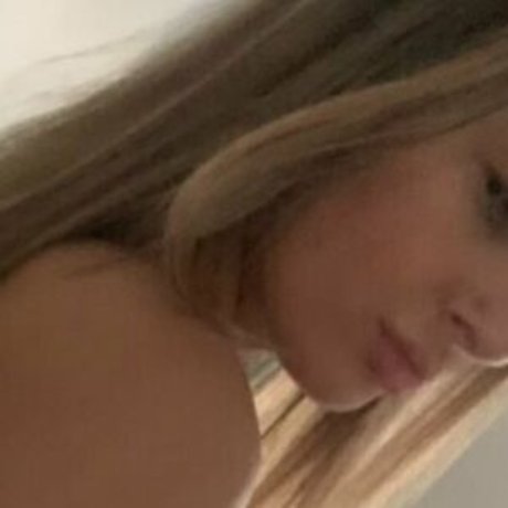 Keiraswxb pretty pornstar gallery