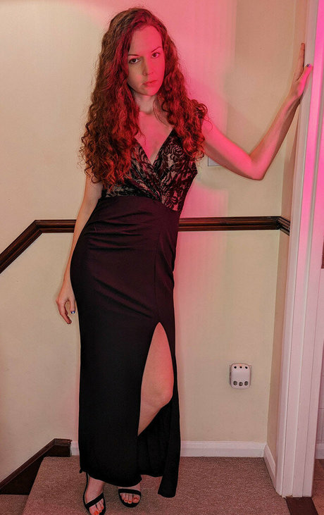 Lady ASMR nude star pic