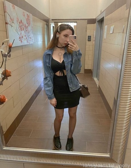 Loli Molly erotic actress photos