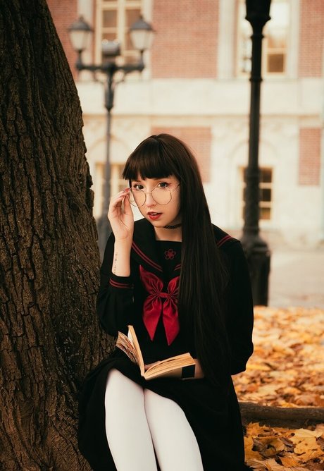 Loli Molly pretty pornstar photo