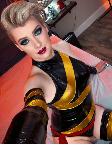 AlsoAshley naked star photos