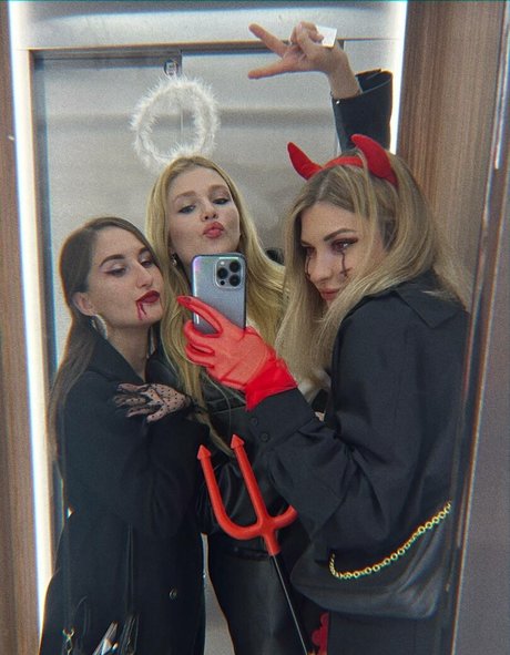 Ahrinyan model sexy pics