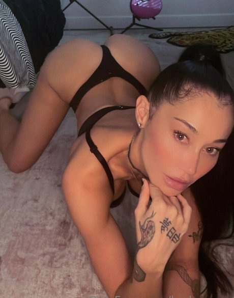 karleaxoxo star erotic images