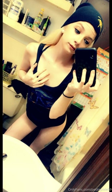petitepixie69 model pornographic picture