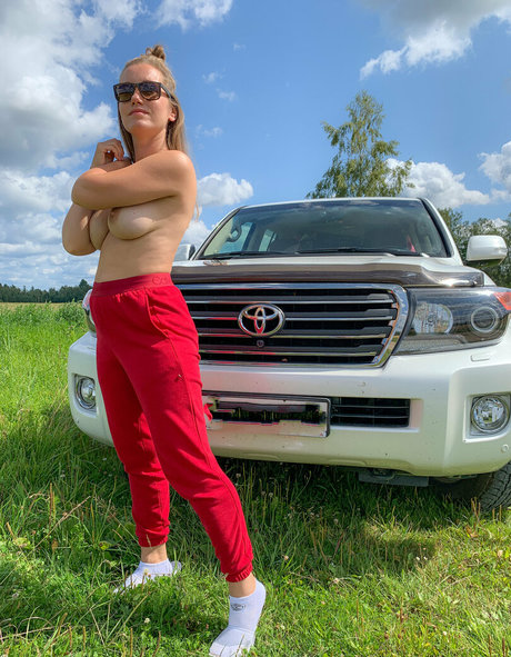 Da Moroshka model sex photo