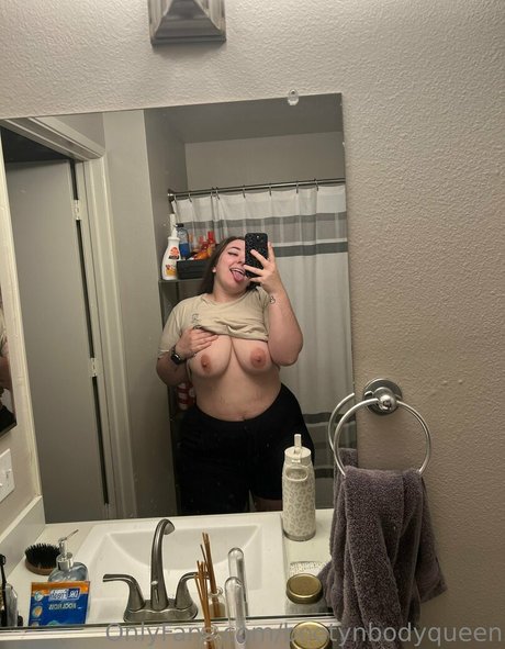 bootynbodyqueen star nude pictures