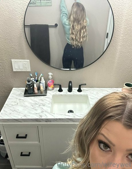 wifeywet model high quality gallery