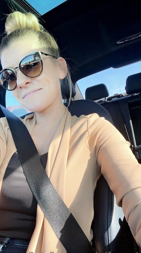 wifeywet star erotic galleries