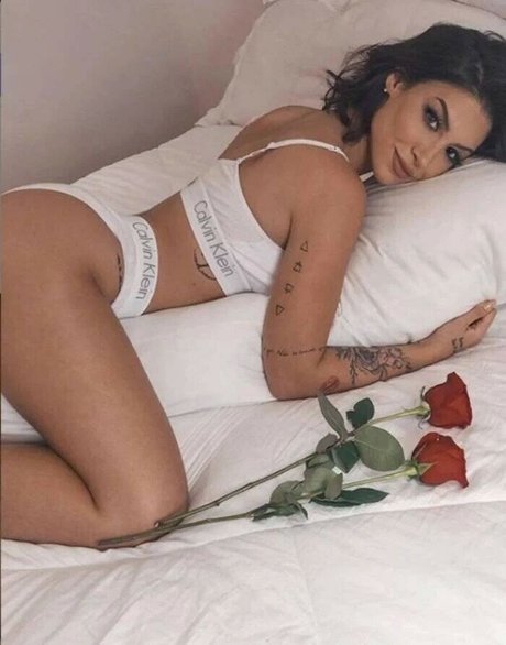 Bianca Andrade model photo