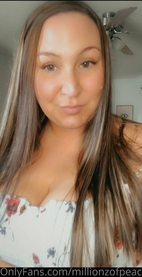 millionzofpeaches top model photo