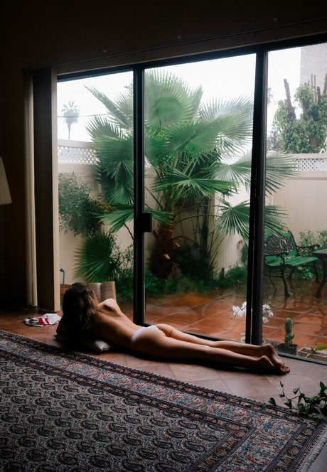 neavebozorgi model beautiful photo