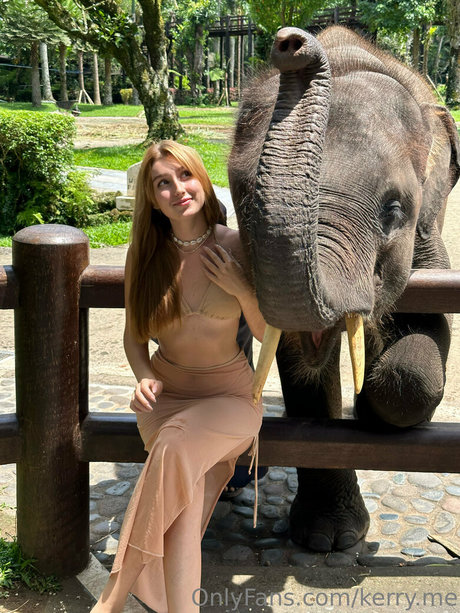 kerry me model high quality pic