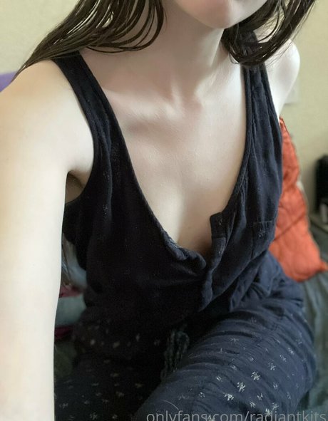 radiantkitsune model naked photos