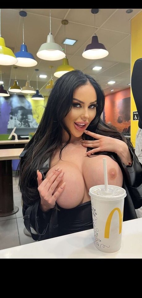 Paris Milan free star pic