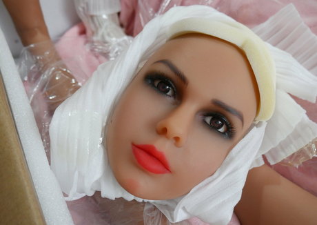 carlyraesummers nude actress pic