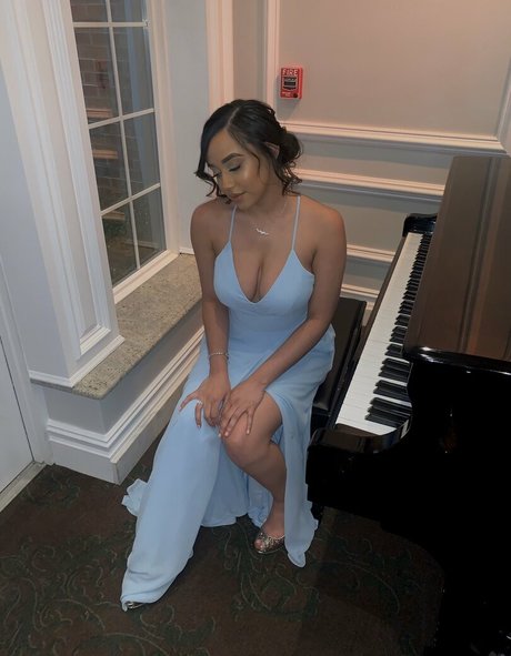 itsqueennovaa free actress galleries