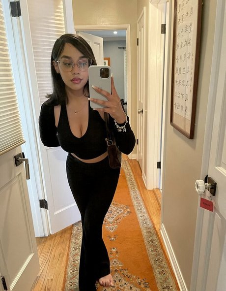 itsqueennovaa sexy pornstar pics