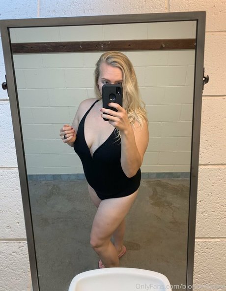 blondefeedee hot actress galleries