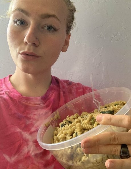 blondefeedee beautiful model pictures