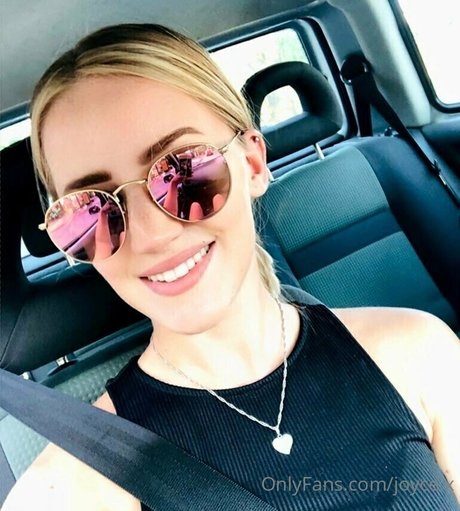 young onlyfans free naked pictures