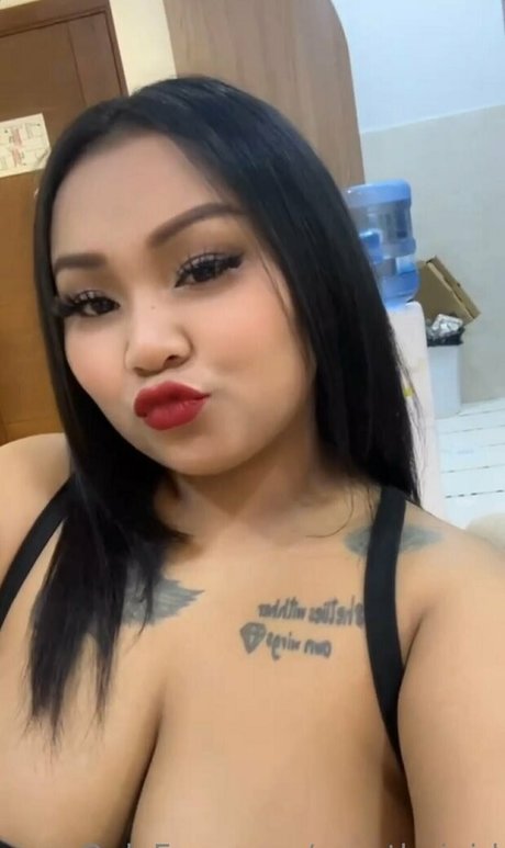 oporthaigirl model erotic images