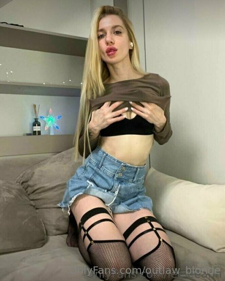outlaw blonde perfect model image