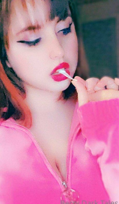 berry darktales model top photo