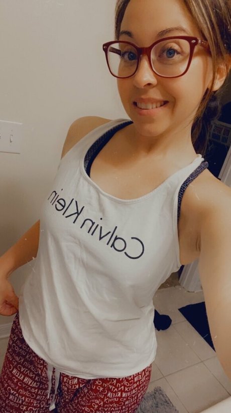 LoadsofLayla nude pornstar gallery