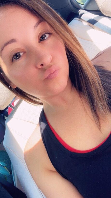 LoadsofLayla sexy actress image