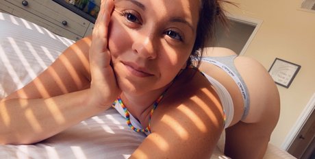 LoadsofLayla model sex pictures