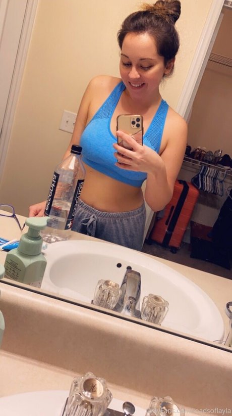 LoadsofLayla art model pics