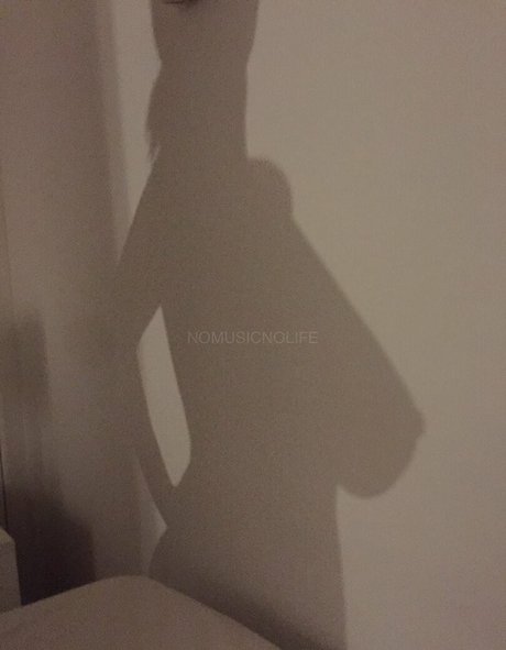 NoMusicNoLife model erotic galleries