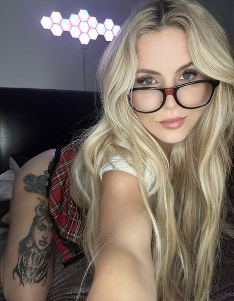 smile onlyfans sexy naked pics