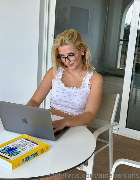 ainabarcons free model pictures