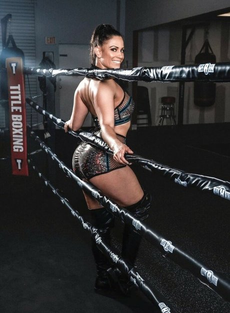 AEW Dasha Kuret star high quality pic