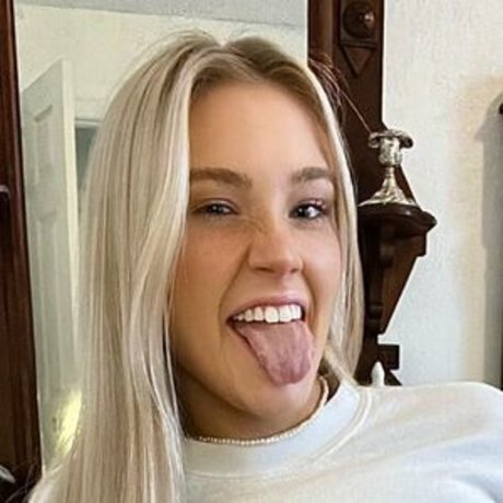 hannahwinkler model sexy picture