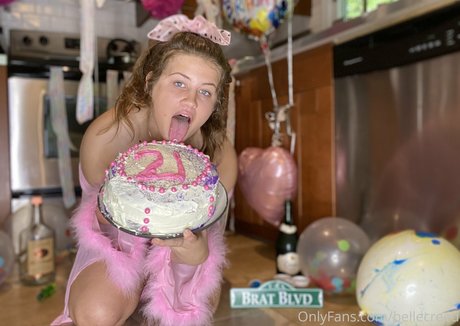 bellecreed model hot pictures