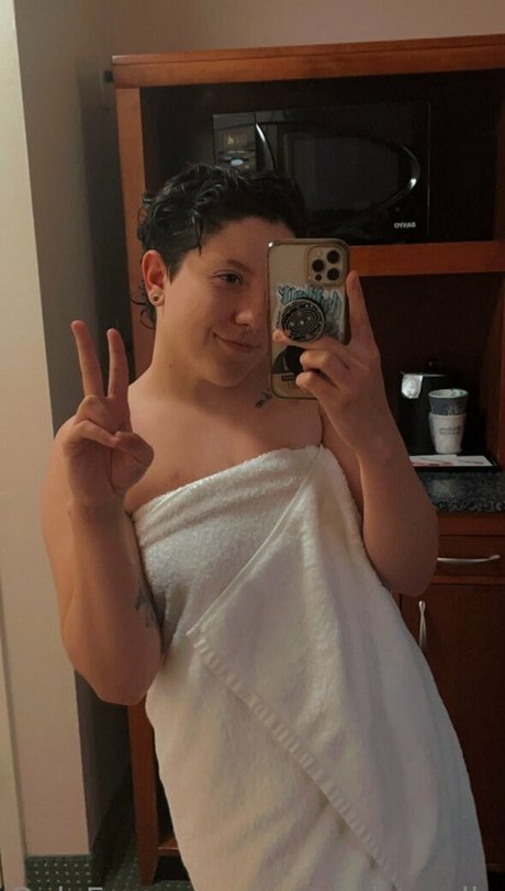 lesbian fingering onlyfans sex pic