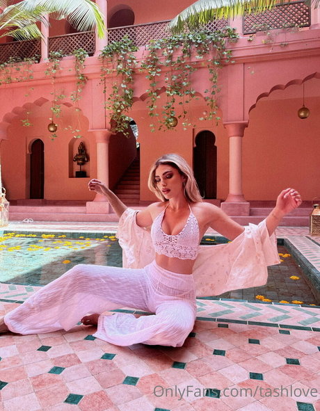 chubby goth onlyfans adult pictures