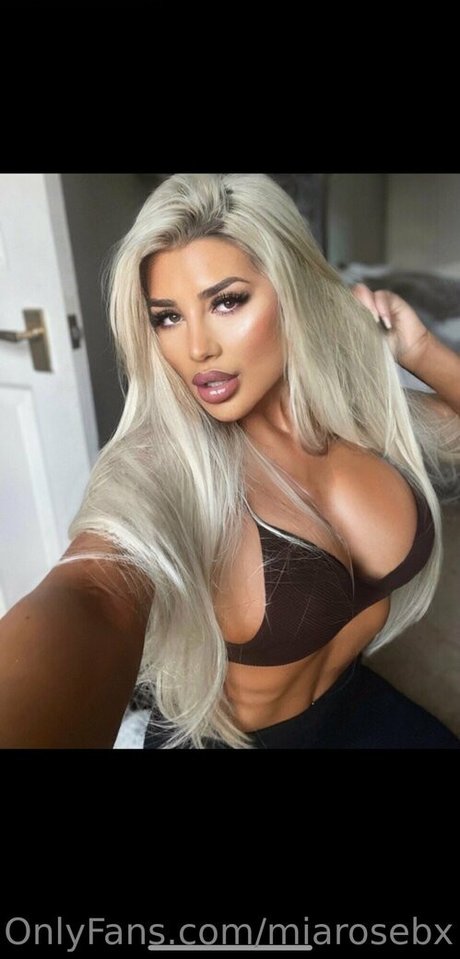 Mia Rose Bannister naked actress gallery