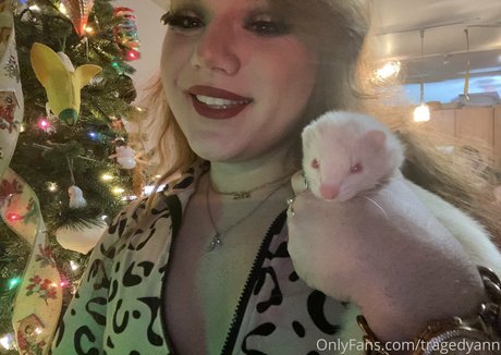 tragedyann nude model archive