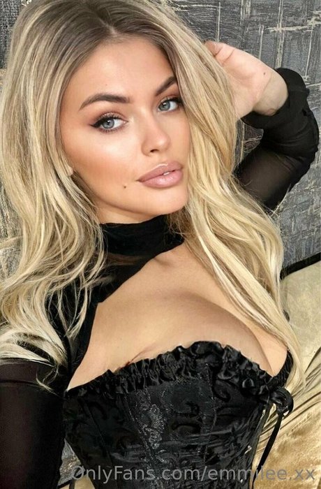 emmilee xx perfect pornstar img