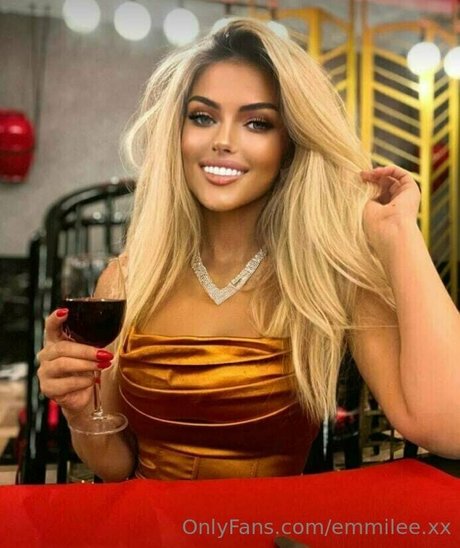 emmilee xx model hd picture